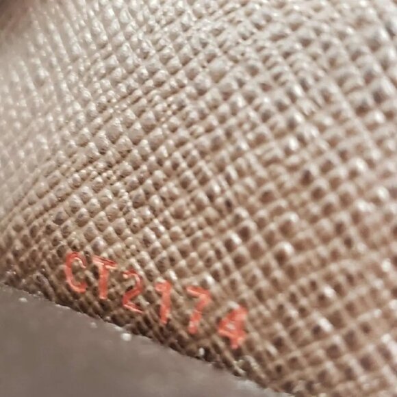 Louis Vuitton Damier Multicles 4 Ring Key Case - Picture 11 of 11